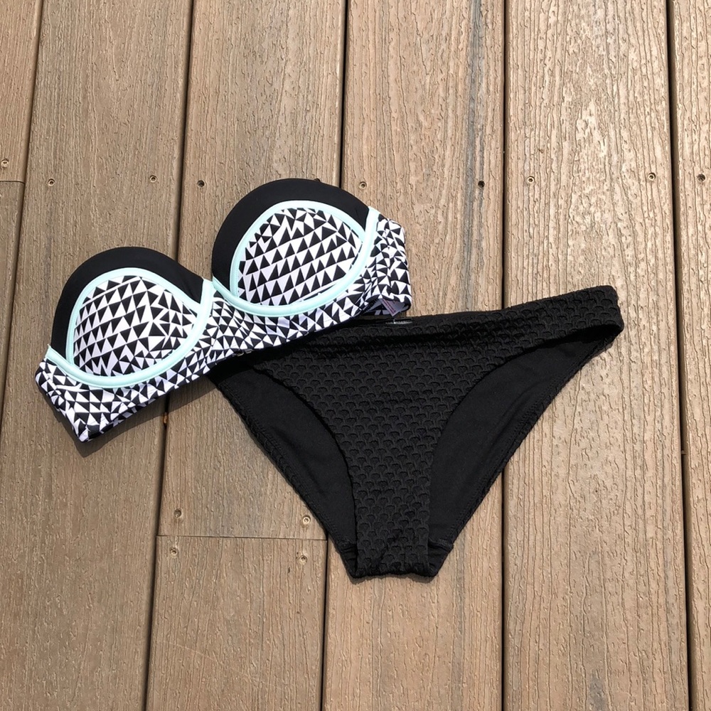 NWOT H&M Cheeky Bikini Bottoms
